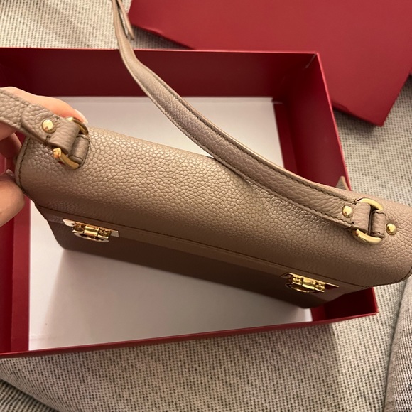 Salvatore Ferragamo Grained Calfskin Mya Flip Lock Shoulder Bag - Picture 4 of 11